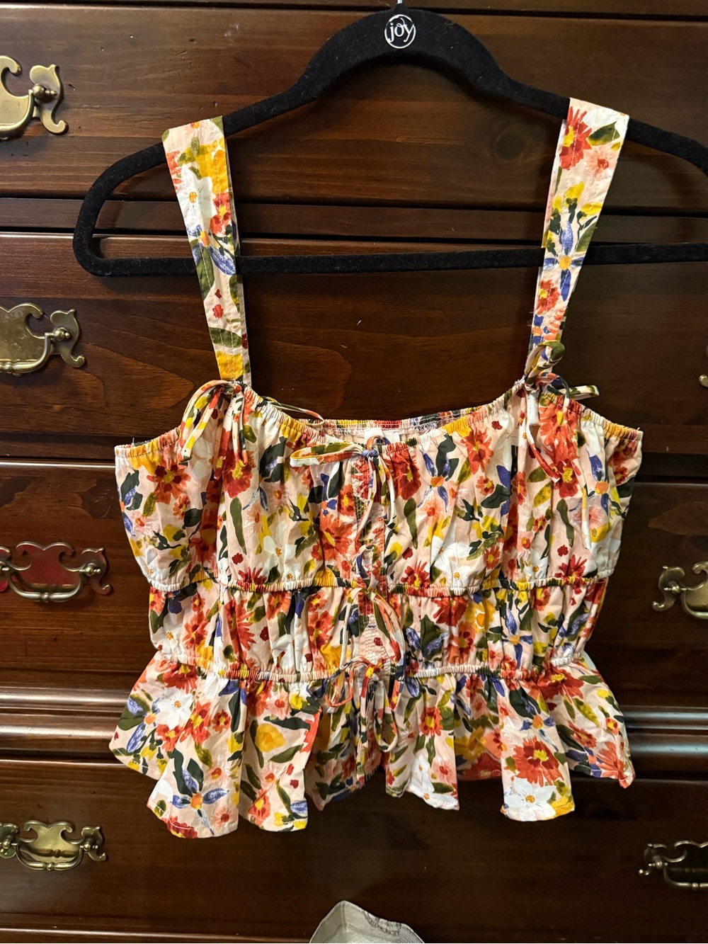 AUREUM White Floral Ruffled Camisole